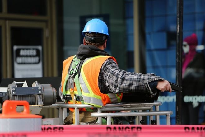 Operai, lavoratori: nel capitalismo siete oppressi, nel socialismo sarete i protagonisti. L'esempio dei sabati comunisti