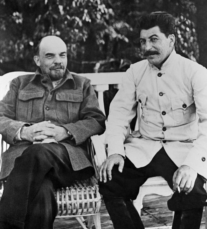 Stalin, l'erede di Lenin: difesa e arricchimento del leninismo contro Trotsky, Kamenev, Zinoviev, Bucharin e tanti altri