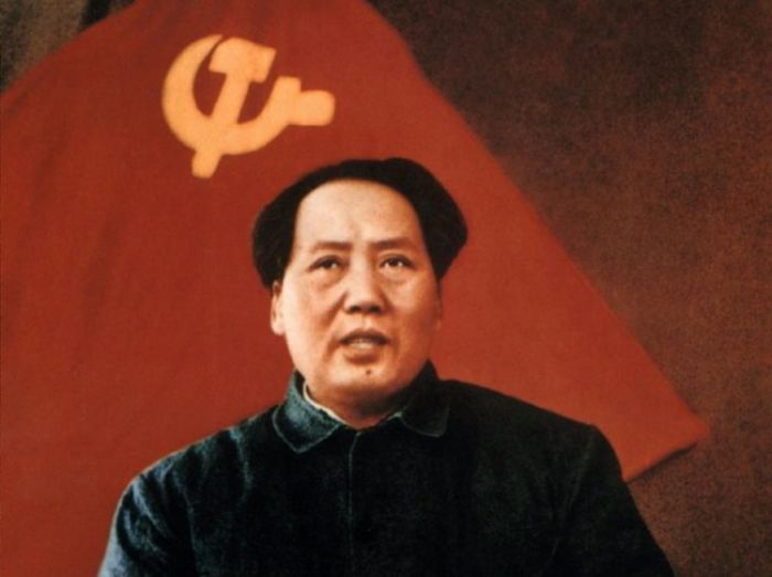 Mao ci insegna a essere socialisti e comunisti, e a non essere settari e opportunisti di destra
