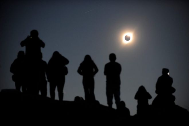 El eclipse invita a la reflexión sobre la obra de la Justicia del Sol