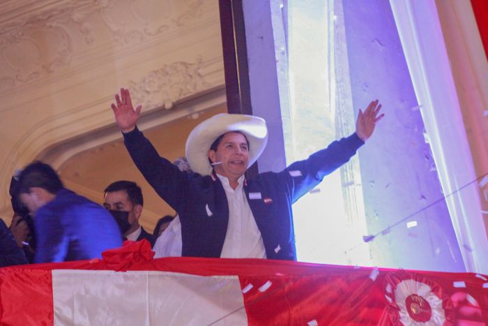 Perù: il maestro elementare marxista-leninista Pedro Castillo è il nuovo Presidente